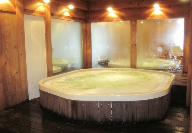 jacuzzi in spa