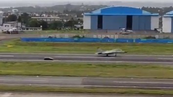 It Doesn’t Get Much More Intense Than A Lamborghini Huracan Drag Racing A MIG-29K Fighter Jet
