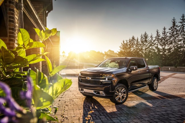 The 2019 Silverado LTZ Concept highlights trailering technologies, as well as additional accessories and performance parts, including cold-air intake and cat-back exhaust systems for the 5.3L V-8. It also wears chrome wheel-to-wheel assist steps and 22-inch chrome multi-spoke wheels.