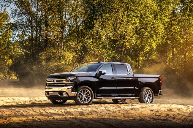The trail-inspired 2019 Silverado RST Off Road Concept features a factory-installed two-inch suspension lift and shows off the new, dealer-available Off Road Appearance Package.