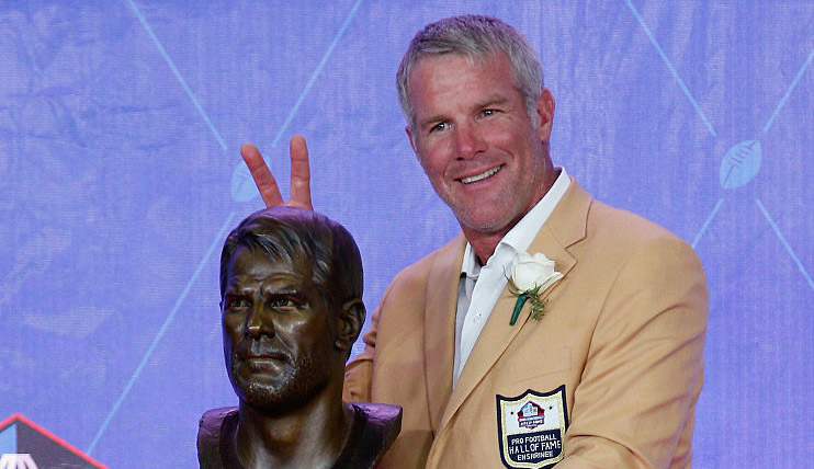 Brett Favre Shares How He Thinks NFL Locker Rooms Will React When Some  Players Choose Not To Kneel During National Anthem - BroBible