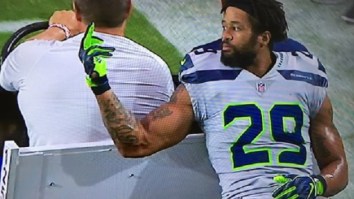 Seahawks Players, Past And Present, Defend Earl Thomas Over Middle Finger Gesture
