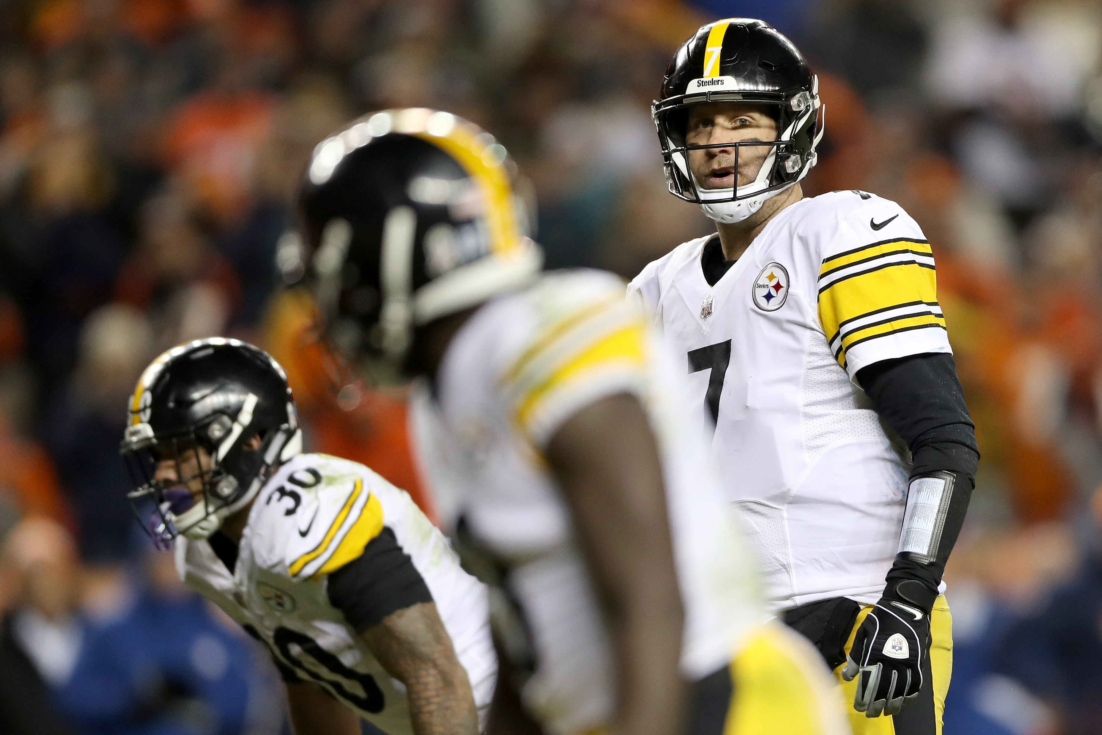 Ben Roethlisberger Thinks He's 'Earned The Right' To Throw Teammates Under The  Bus 'Cause He's 'The Captain' - BroBible