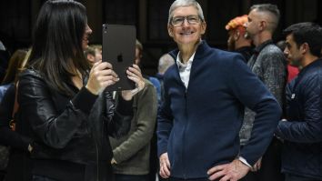 Apple CEO Tim Cook Wakes Up Every Day Before 4 AM To Read User Comments