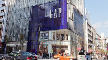 GAP To Close Hundreds Of Stores; Texas Oil Glut; Black Friday Breaks Records