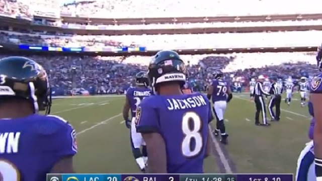 Ravens fans boo Lamar Jackson, chant for Joe Flacco