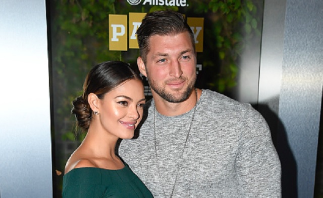 mikrobølgeovn Viva indendørs Everyone Made Jokes About Tim Tebow Losing His Virginity After Engagement  To Former Miss Universe Demi-Leigh Nel-Peters - BroBible