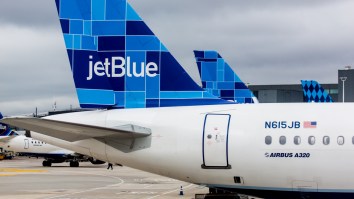 JetBlue Flight Diverted After Unruly Passenger Snorts ‘White Substance’ In The Bathroom And The Entire Plane Laughs About It