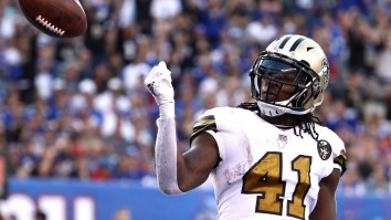 Alvin Kamara Had The Perfect Response To A Guy Complaining About All His Girlfriend Tweets