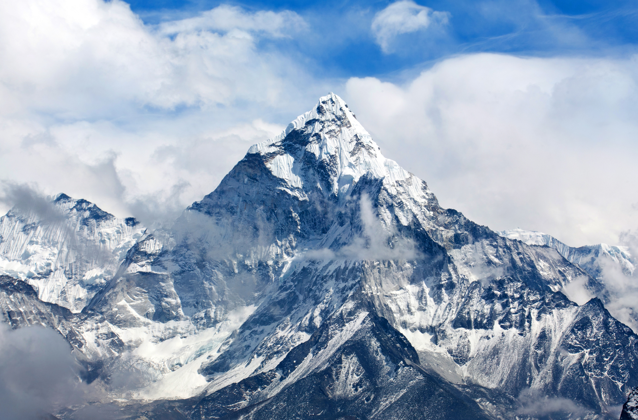 This Insane Photo Of Crowds At The Peak Of Mt. Everest Looks Like A ...