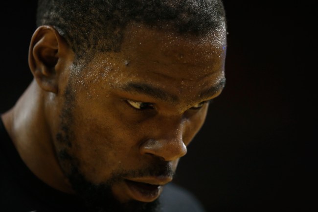 Kevin Durant reportedly has two teams, the L.A. Clippers and New York Knicks, who are the biggest threat to sign him.