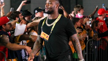 Le’Veon Bell Reportedly Has To Get Social Media Posts Approved From Head Coach Adam Gase Before Posting