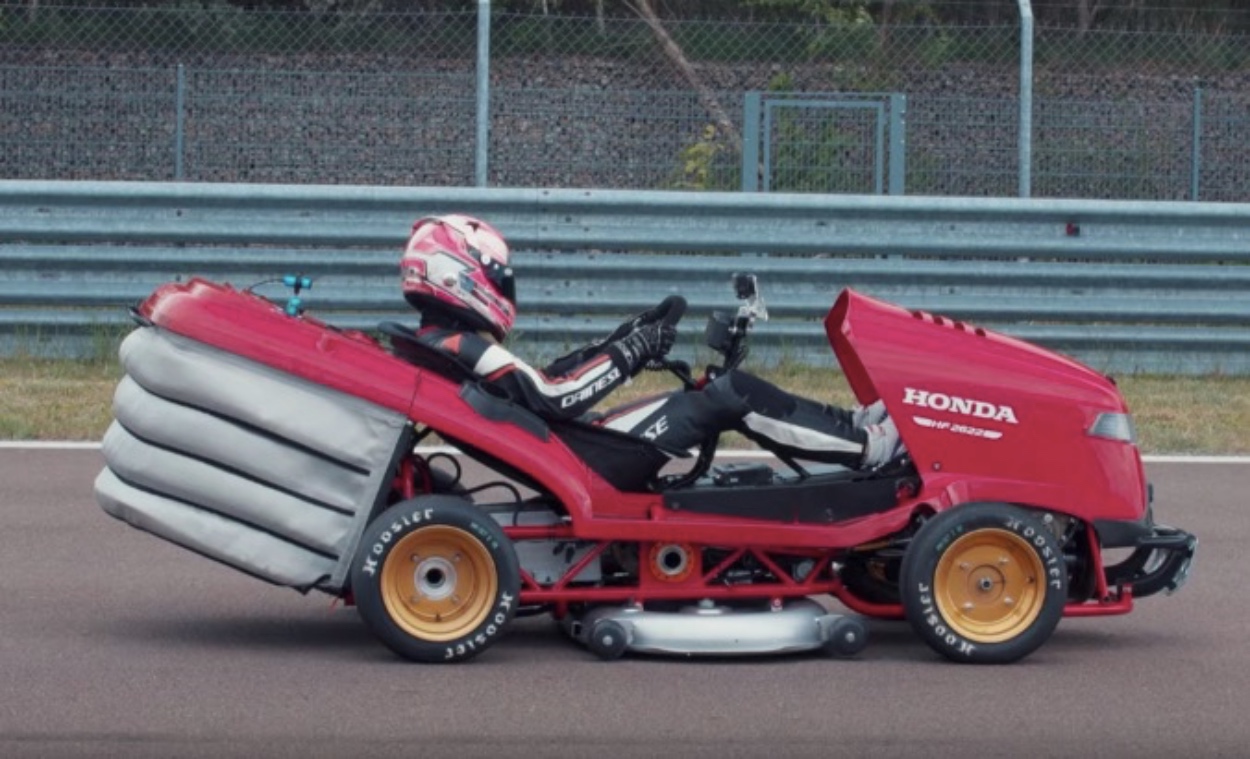 Hondas Fastest Lawnmower In The World Reaches 100mph In 6 285 Seconds