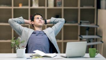 Those Daily Moments Of ‘Zoning Out’ At Work Have A Name And Might Be More Dangerous Than You Realize