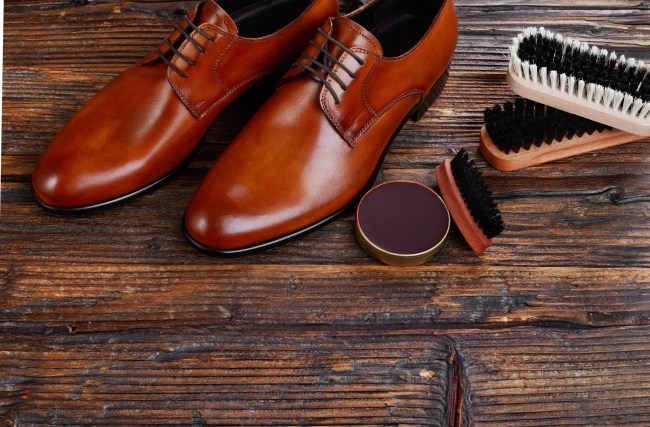 shoe shine leather shoes