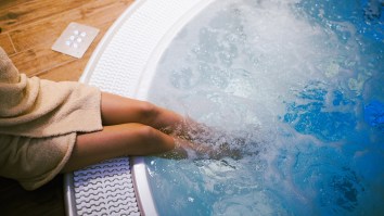 26-Year-Old Woman Nearly Loses Leg To Gruesome-Looking Infection From Hot Tub While On Vacation