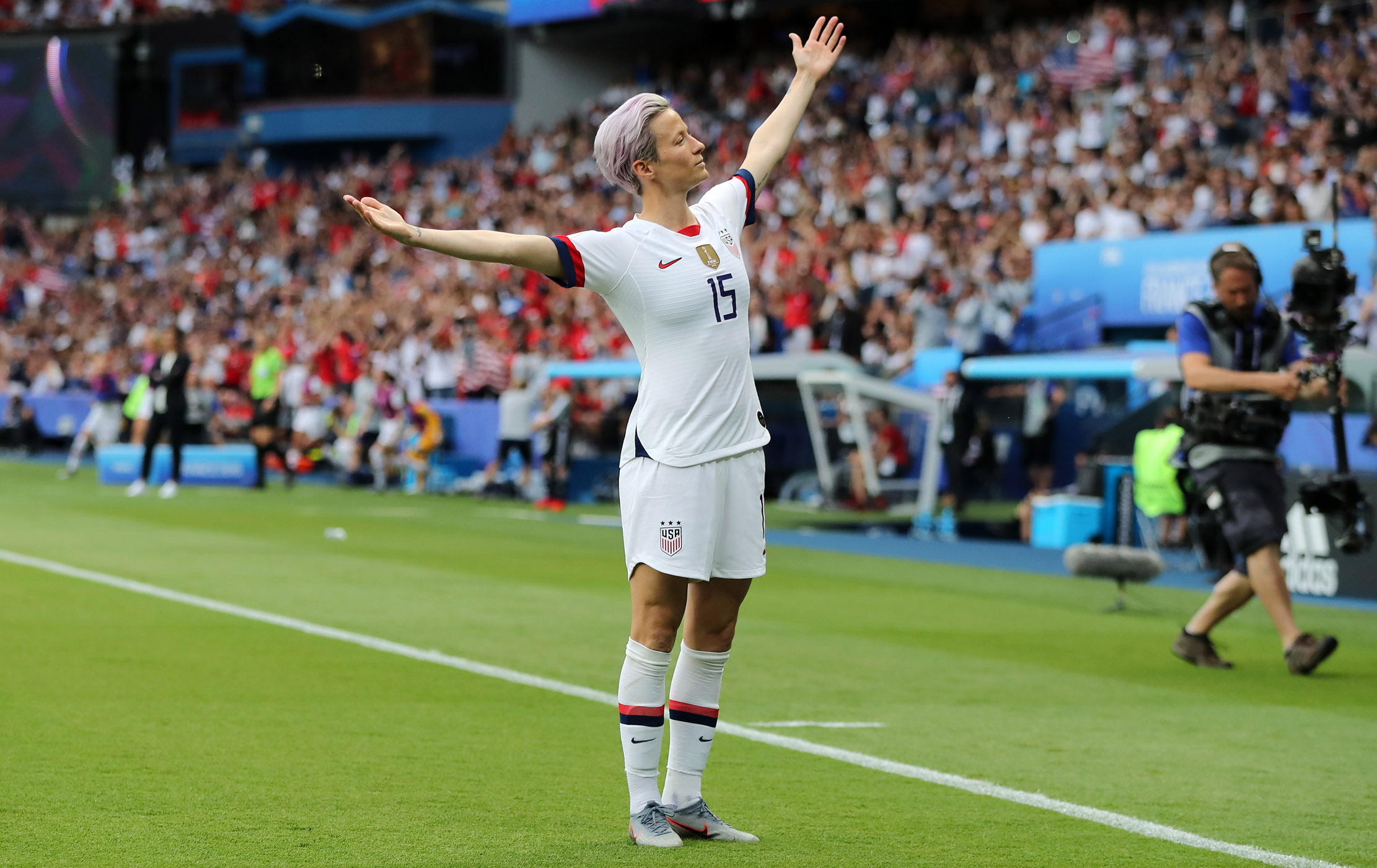 Megan Rapinoes World Cup Goal Pose Has Become An A Meme To Celebrate All Sorts Of Everyday 