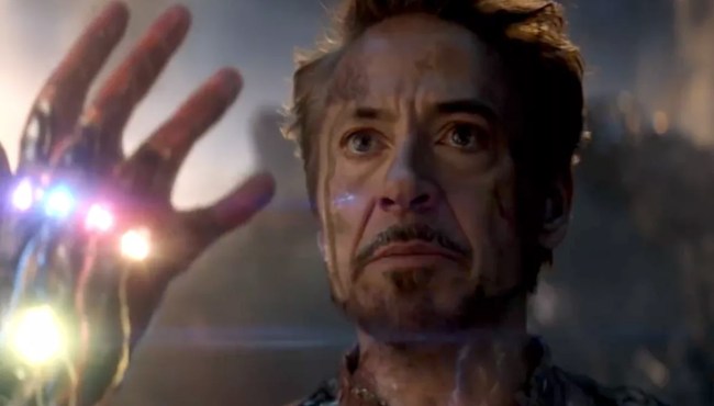 Tom Brady Poses Wearing Tony Stark Infinity Gauntlet From Endgame