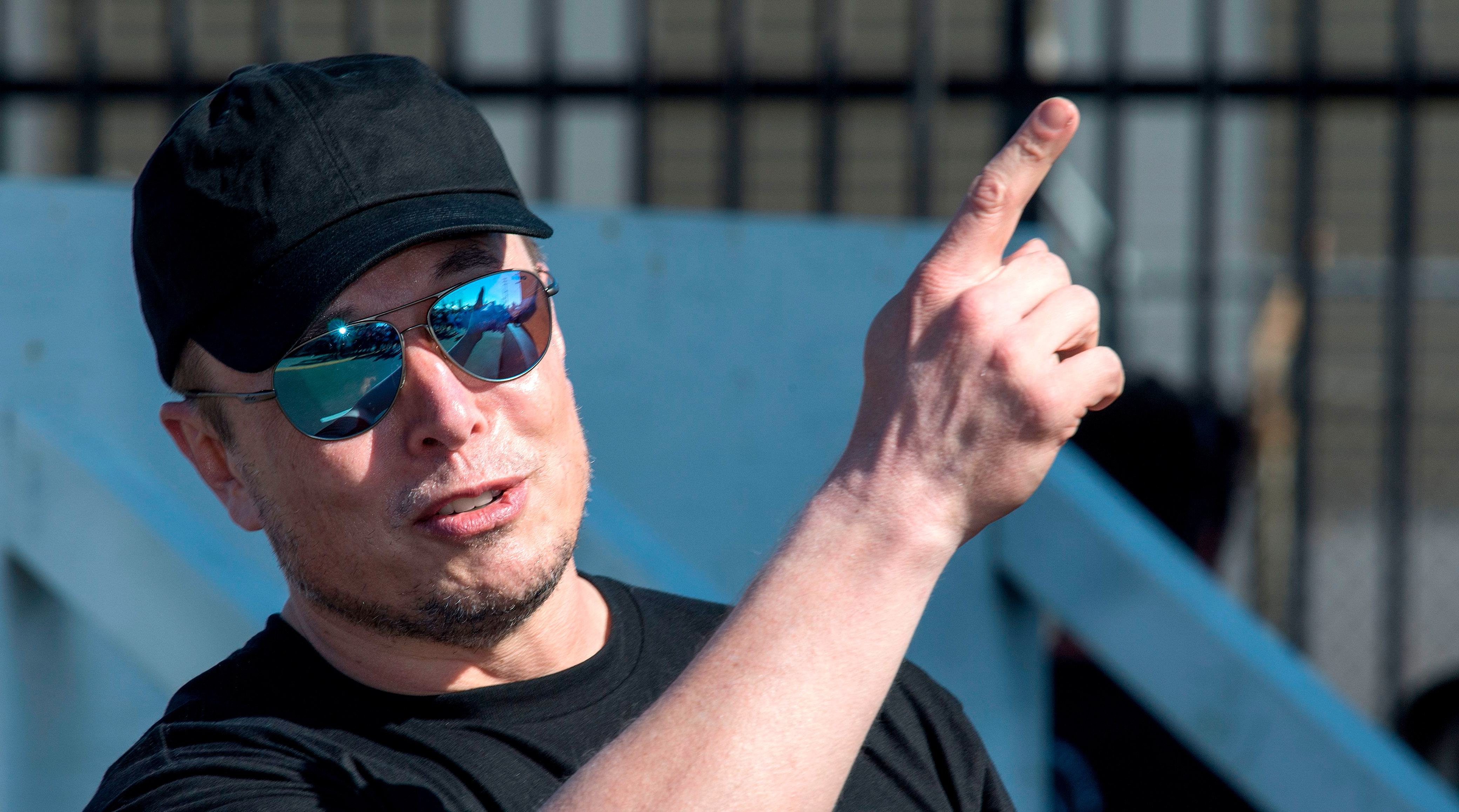 SpaceX CEO Elon Musk Set The Ablaze Again With A TwoWord