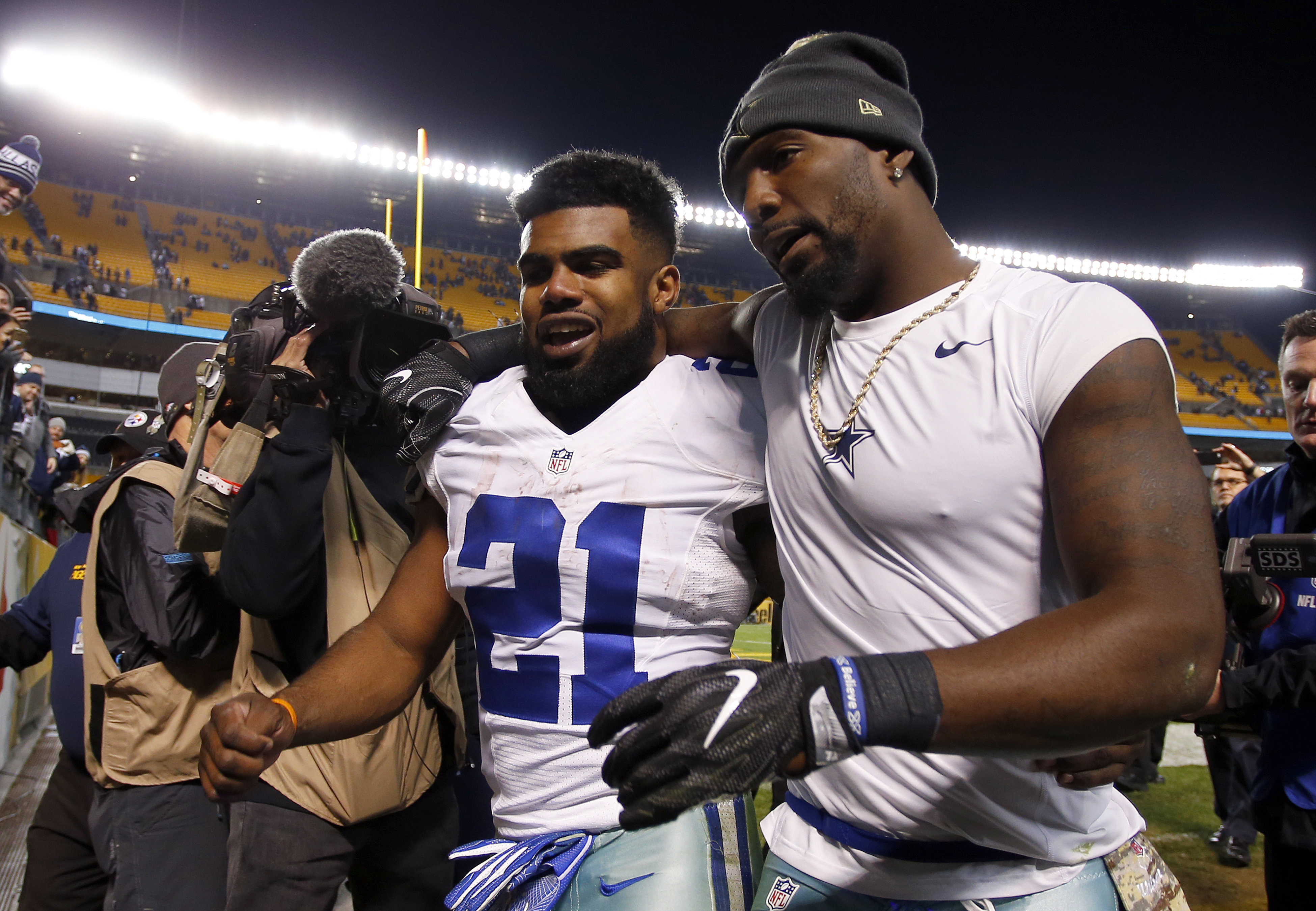 How will Dallas Cowboys, Jerry Jones honor Ezekiel Elliott