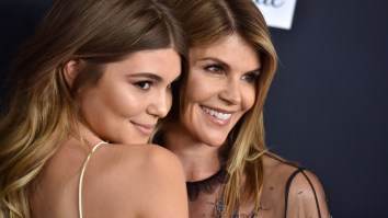 Lori Loughlin’s Daughter Still Not Taking Federal Charges Seriously, Is Back On Instagram Giving The Double Bird To The Media