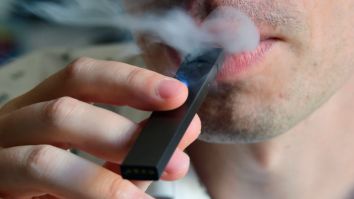 18-Year-Old With ‘Lungs Of 70-Year-Old’ Sues Juul For Deceptively Advertising E-Cigarettes And Causing Vaping-Related Sickness