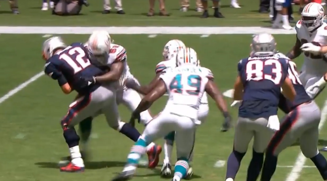 Dolphins linebacker says referee told him not to touch Tom Brady