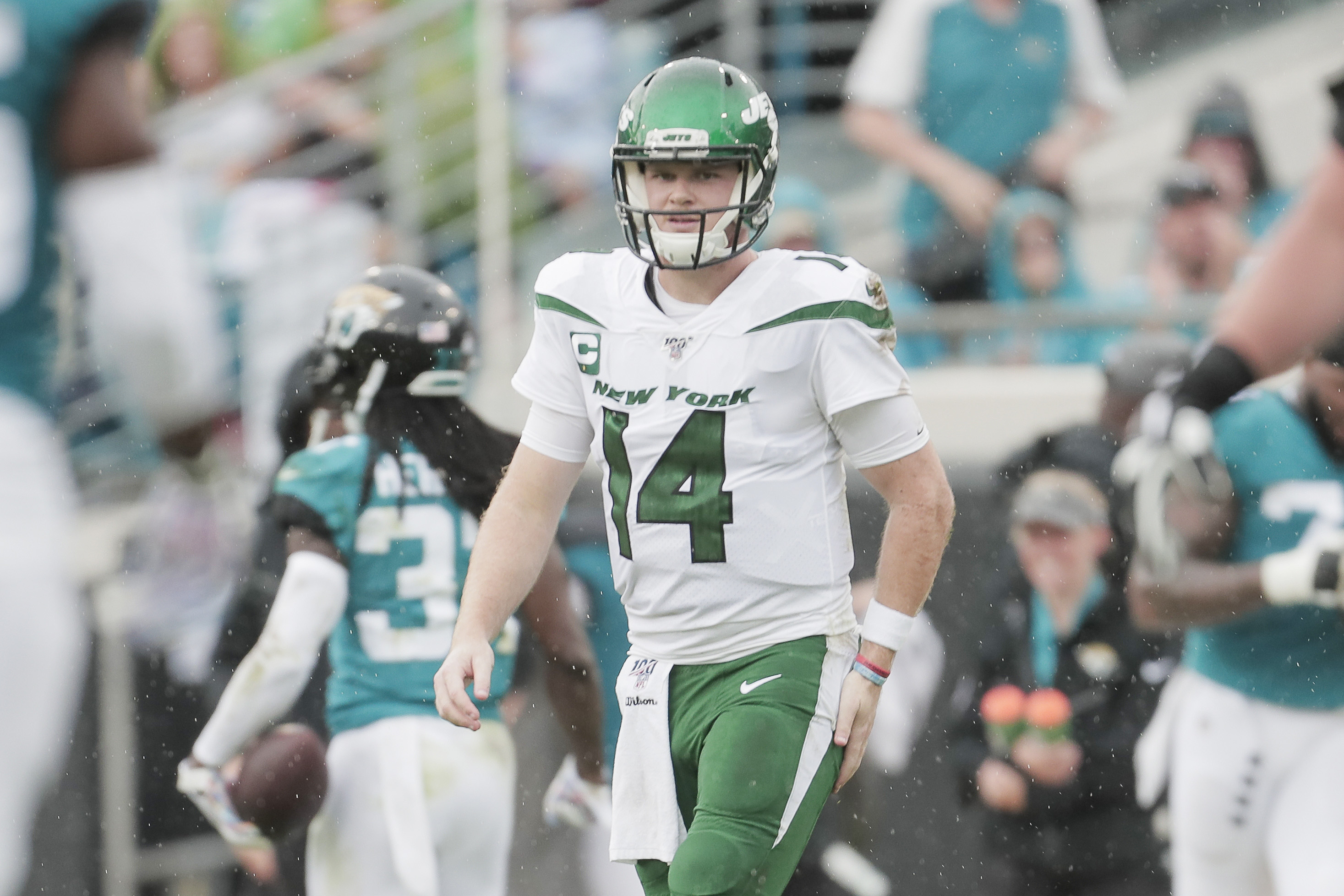 NY Jets QB Sam Darnold trolled by Jaguars mascot in 'ghost' costume 