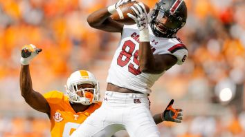 South Carolina’s Bryan Edwards Hauls In A Wild OBJ-Type One-Handed Catch