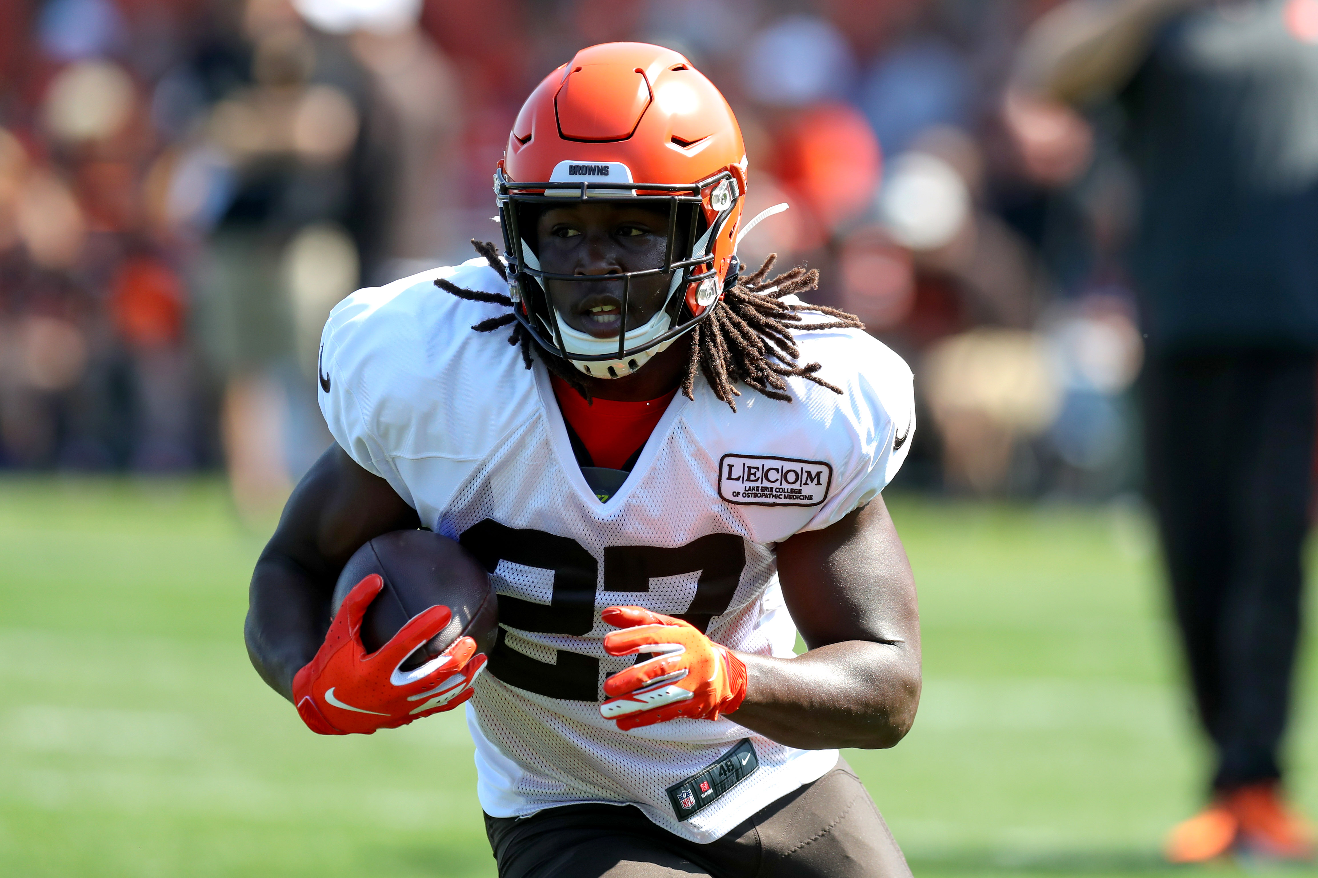 Kareem Hunt Begins Practicing In Cleveland Myopic Browns Fans Have Many Sizzling Hot Takes 0798