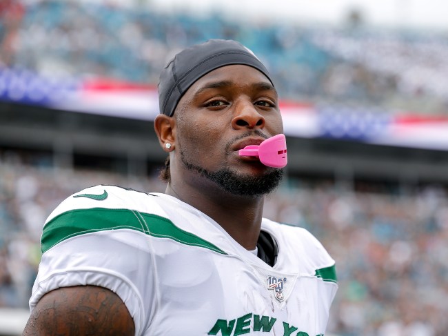Le'Veon Bell is reportedly on the trade block and New York Jets are interested in getting something done by trade deadline today