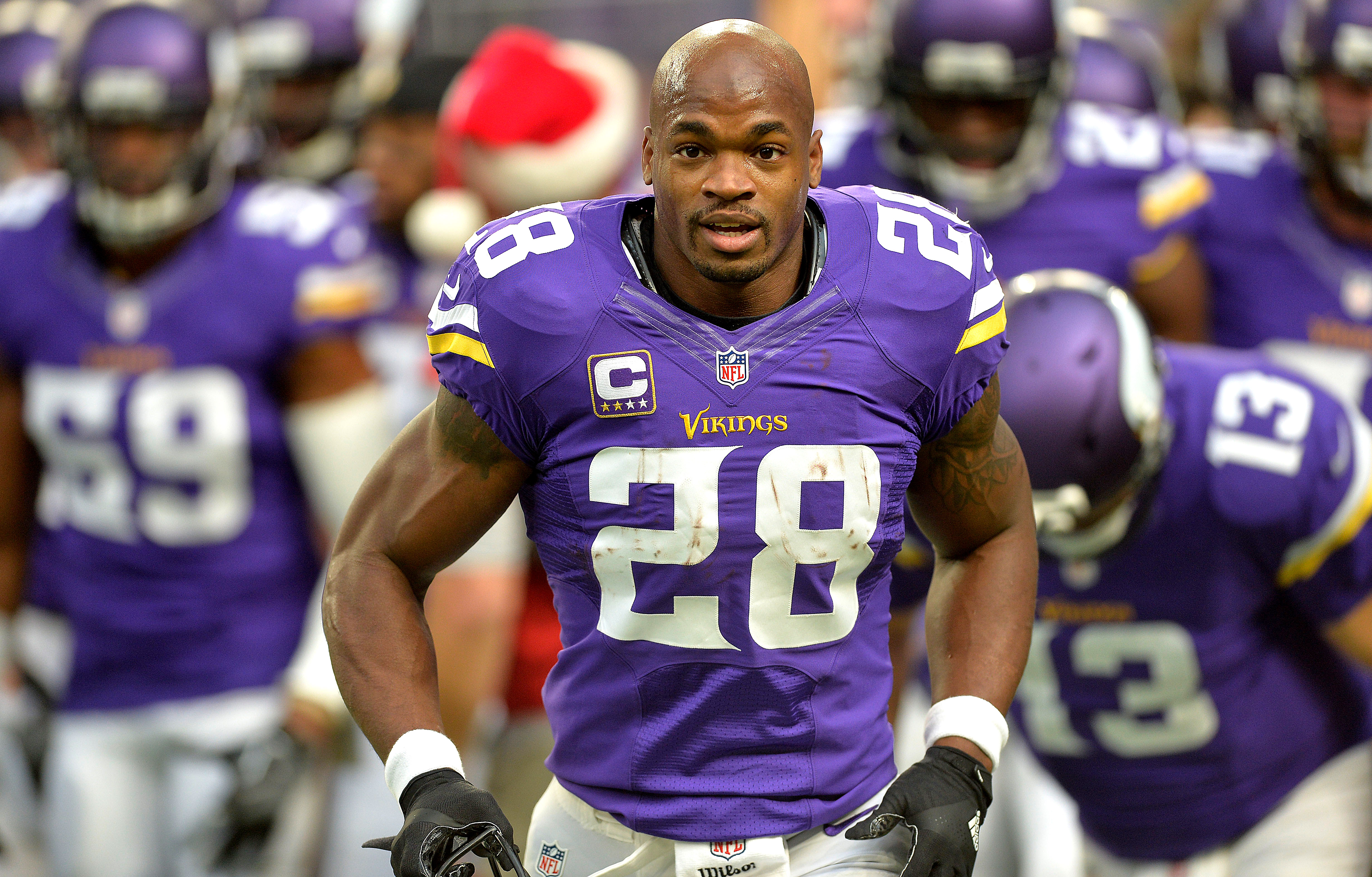 Vikings win stare down with Adrian Peterson, with running back