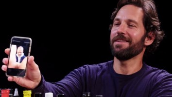 Paul Rudd Went On ‘Hot Ones’ And Taught The World How To Make It Look Like There’s A Naked Person In Any Cellphone Pic
