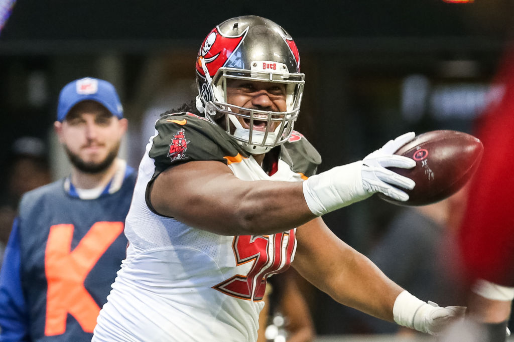 Buccaneers' Vita Vea sets the new NFL record for biggest man to score a  touchdown - Article - Bardown