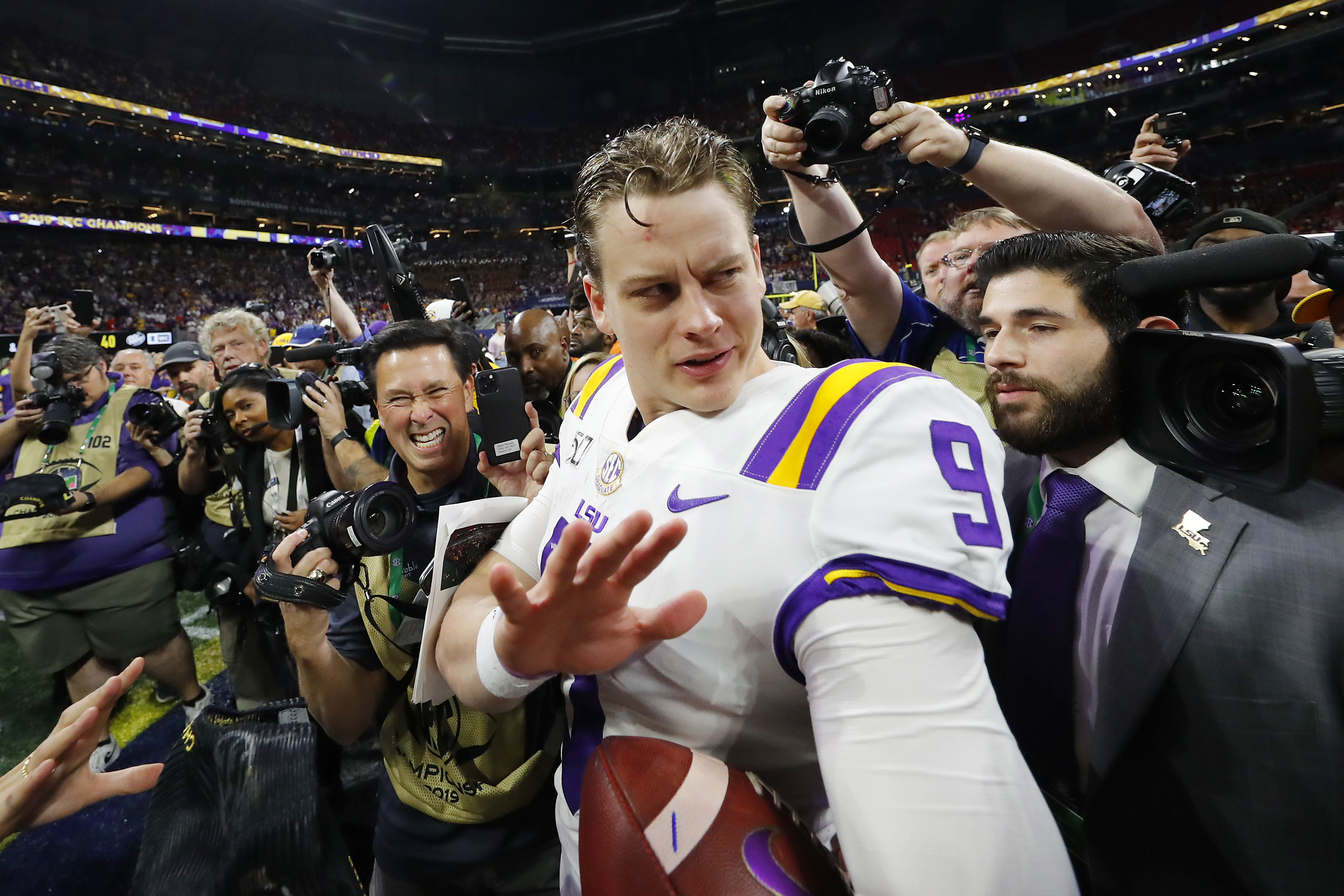 It doesn't seem like reality': Joe Burrow's big brothers, former Nebraska  players, cherish his path to Heisman - The Athletic