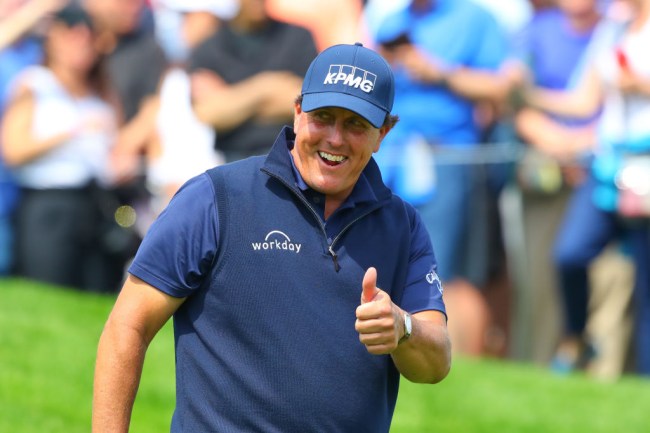 phil mickelson thumbs up