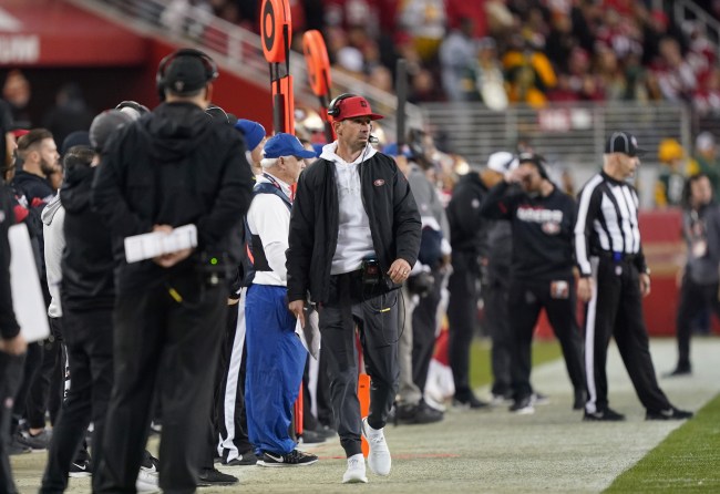 49ers head coach Kyle Shanahan tells NFL official about a pass interference call before ball is snapped in impressive video