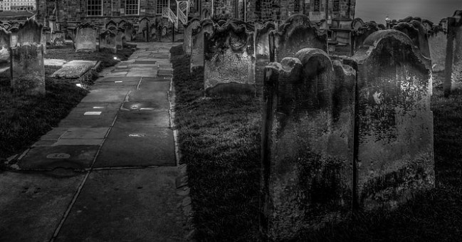 People Who Work At Graveyards Shared The Creepiest Things Witnessed