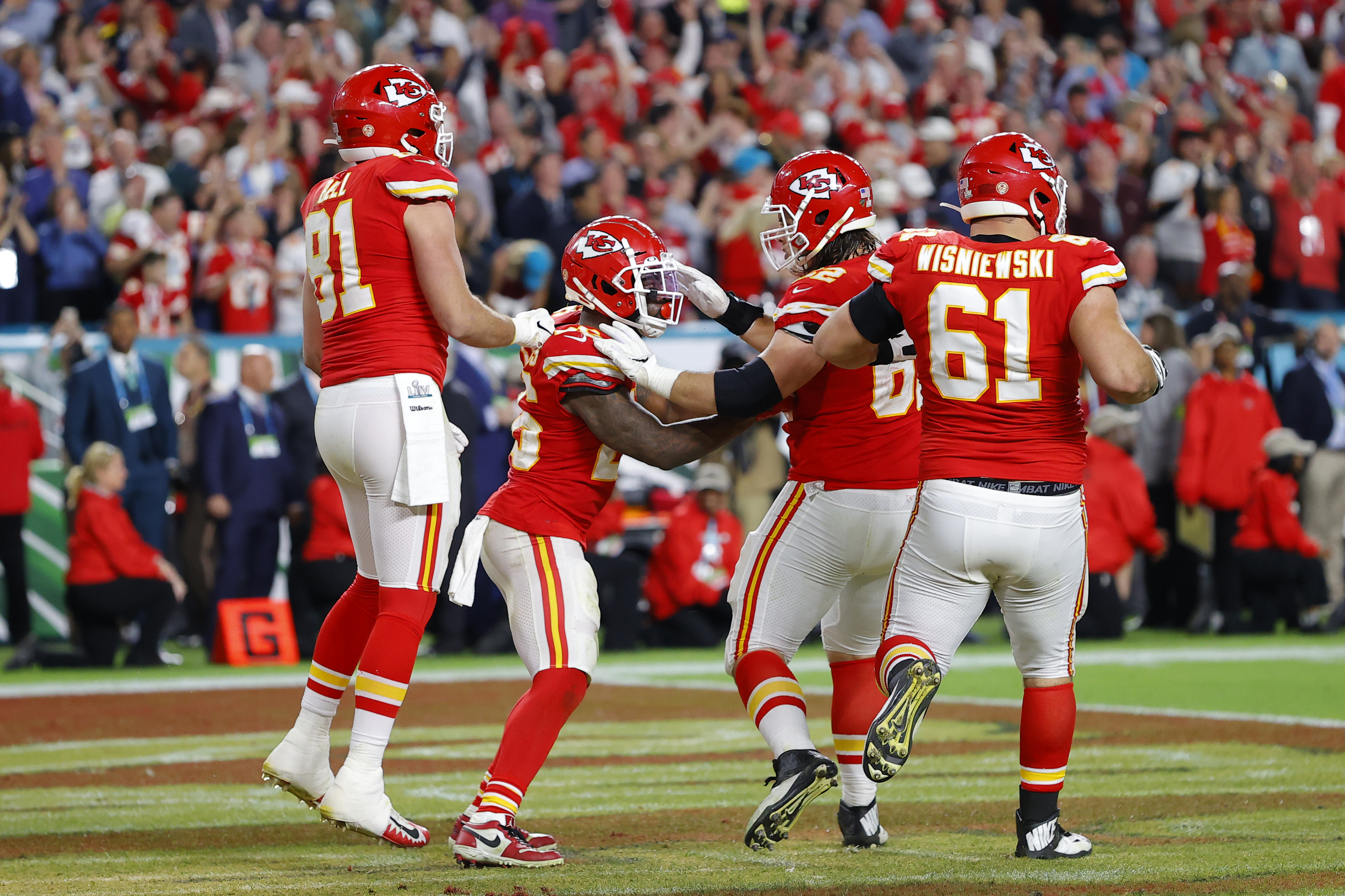 The Chiefs Used An Ancient Trick Play From Michigan's 1948 Rose Bowl That  Led To Kansas City's First TD Of The Super Bowl - BroBible