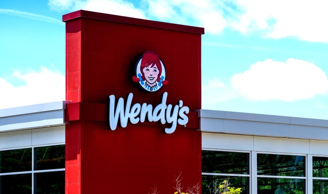 Wendys Employee Fired After Being Filmed Taking A Bath In Restaurants Sink