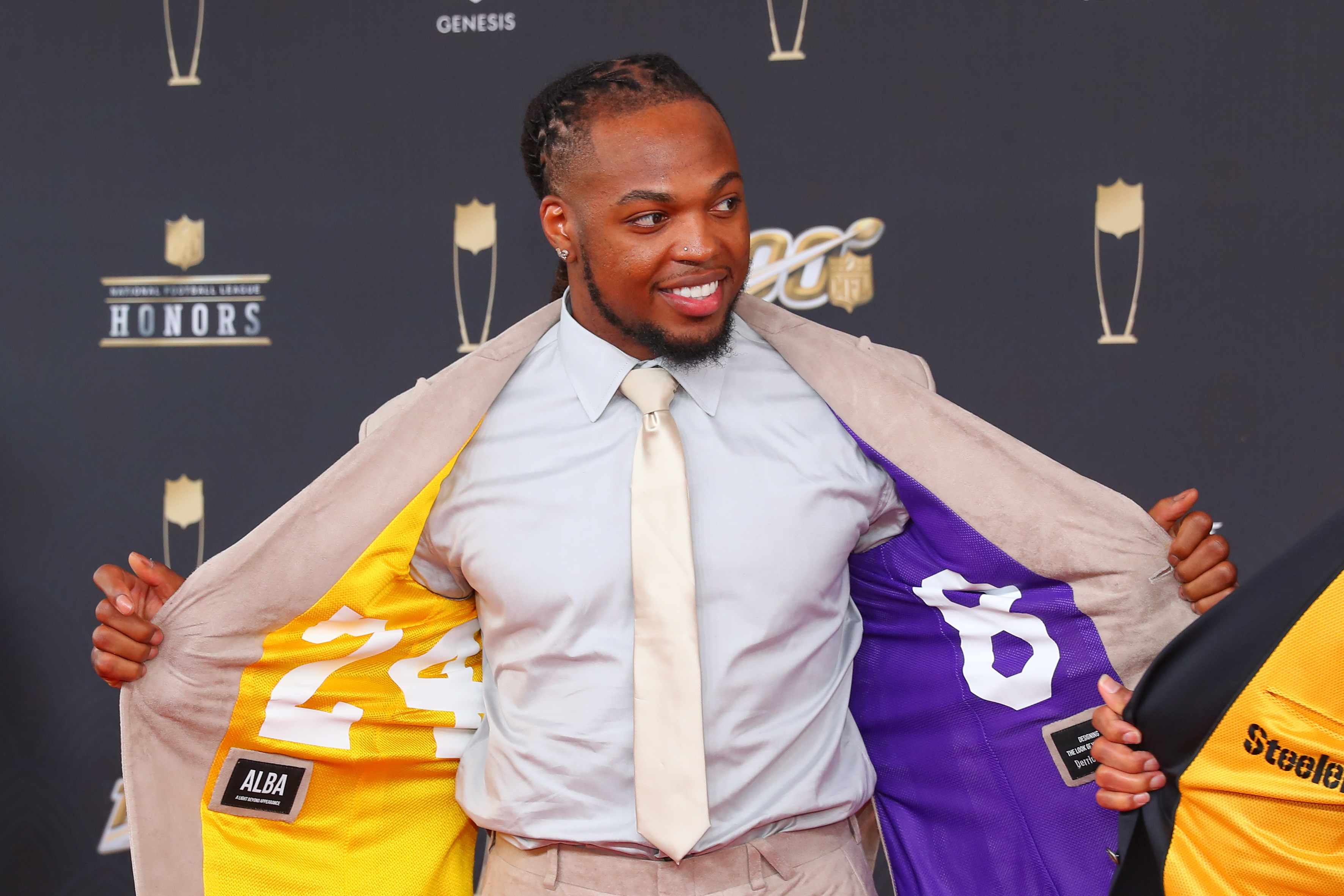 Derrick Henry's $85,000 Mamba Mentality Custom Chain Honoring Kobe Bryant  Is A Thing Of Beauty - BroBible