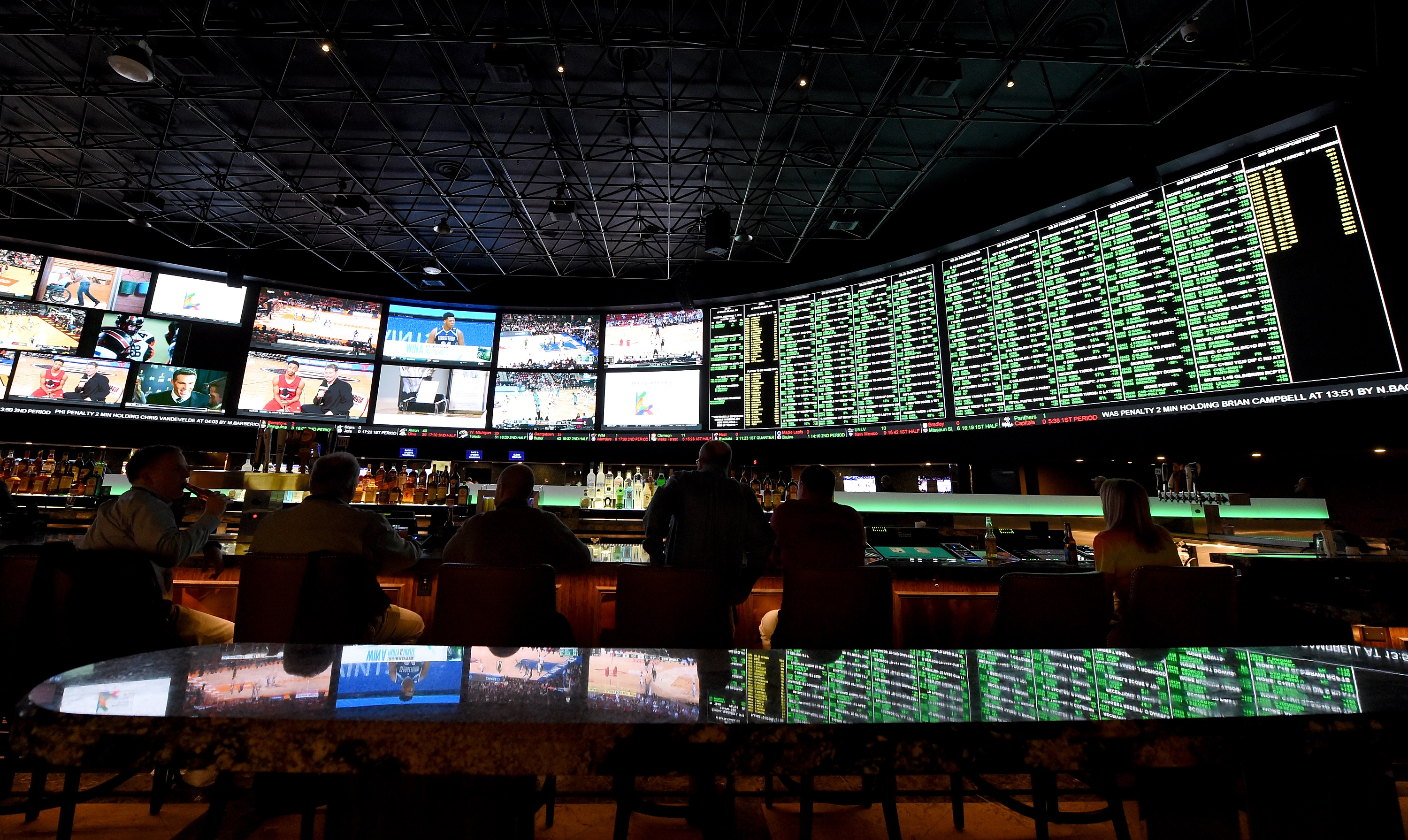 How a Bettor Turned $10 Into $15,010 With a Monday Night Football