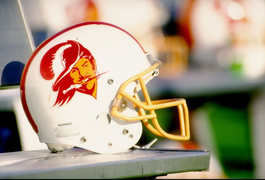 NFL Rule Outlawing Some Throwback Helmets Could Have a Bigger