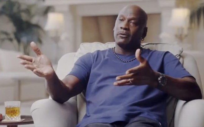 bedstemor pære vindruer Michael Jordan's Mom Got Mad At Him For Smoking A Cigar During 'The Last  Dance' That's Why We Haven't Seen Him Smoking In The Most Recent Episodes -  BroBible