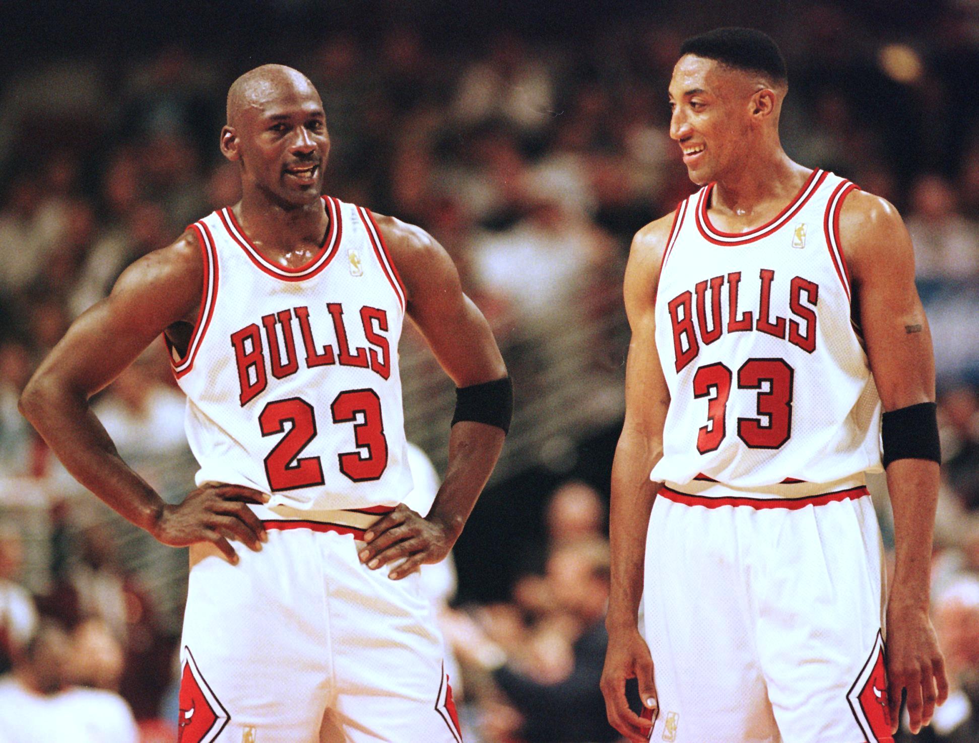 90s Celebrities at Chicago Bulls Games Photo Gallery