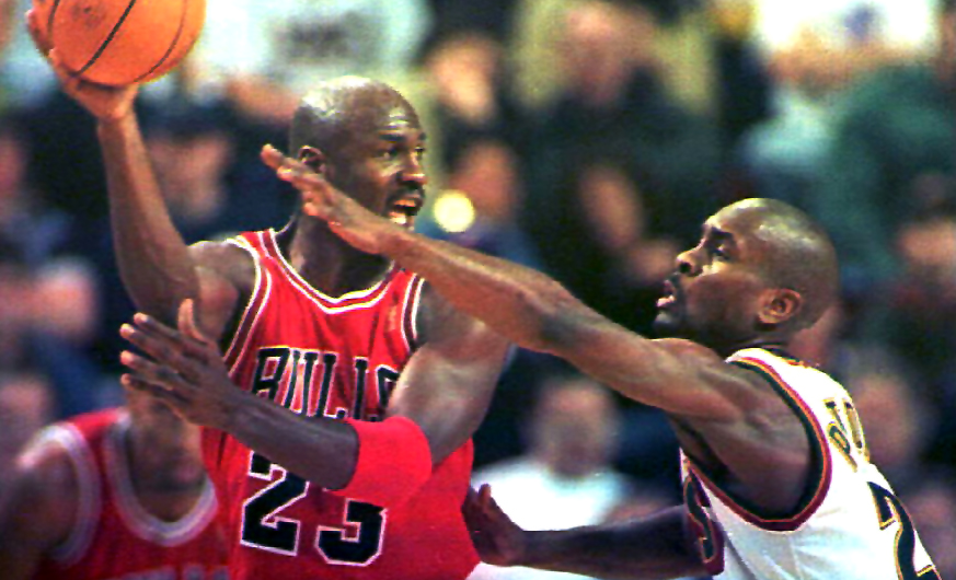 Gary Payton's Reaction To Michael Jordan Laughing At Him In 'The Last ...