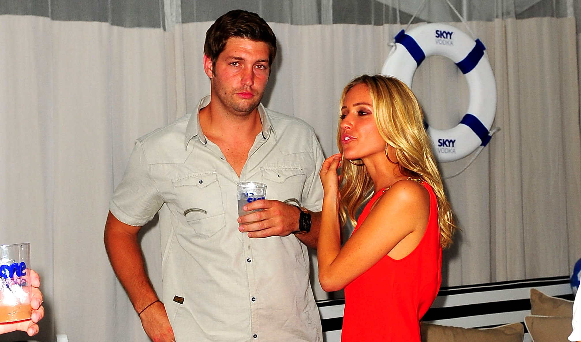 Unlike Their Nail-Biting Onstage Rivalry, Jay Cutler Extends a