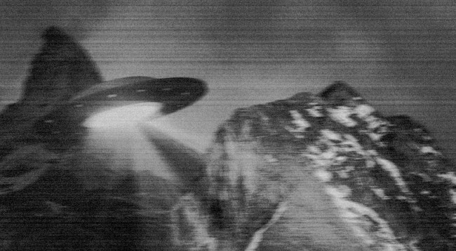 UFO Entering Mount Hood In Oregon Caught On Video By Airplane Pilot