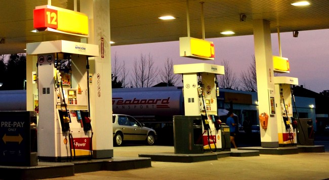 The Internet Is Losing It Watching Woman Try To Park At A Gas Station