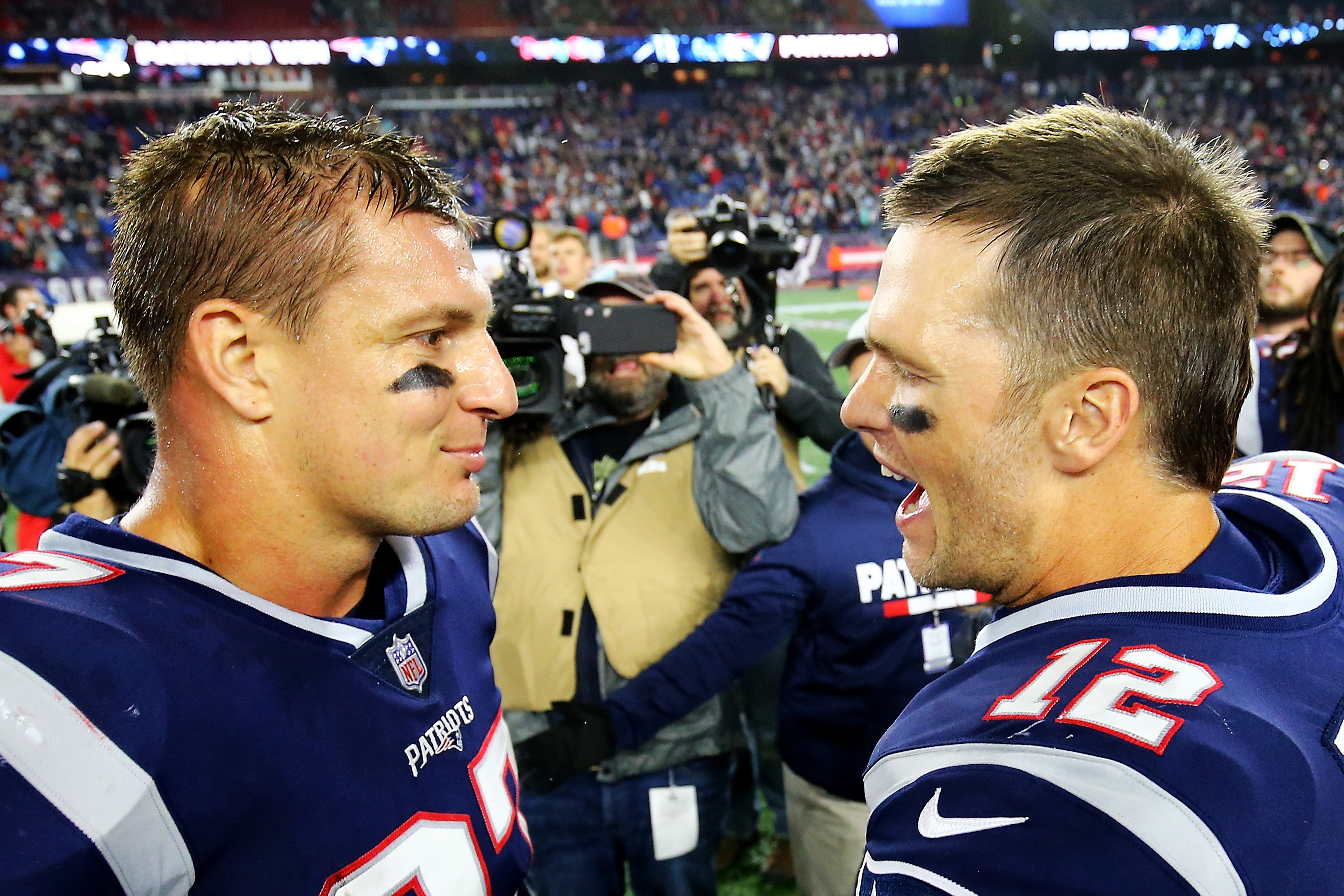 Tom Brady makes Rob Gronkowski easy Buccaneers offer